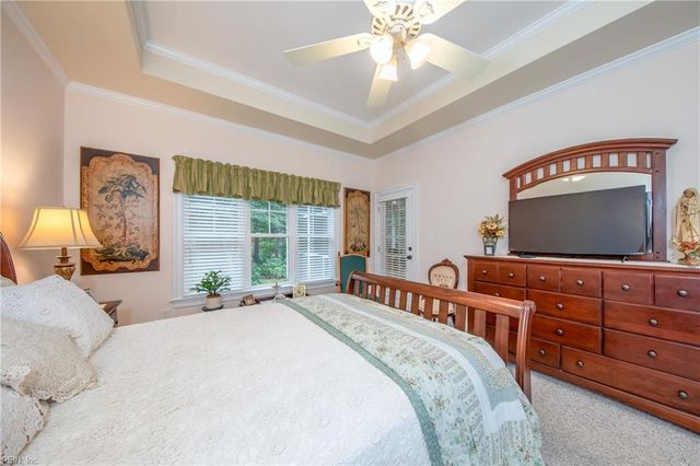 48 Turtle Point LN, Hartfield, VA 23071