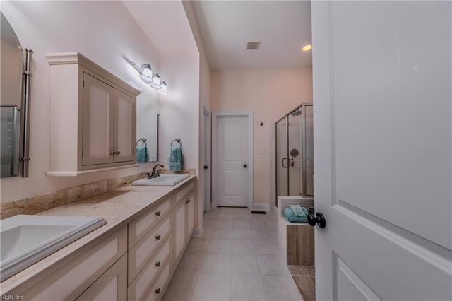 48 Turtle Point LN, Hartfield, VA 23071