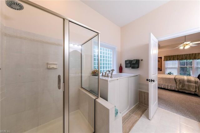 48 Turtle Point LN, Hartfield, VA 23071