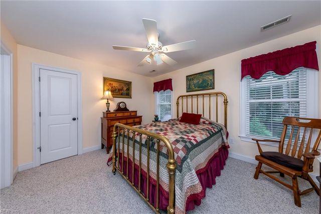 48 Turtle Point LN, Hartfield, VA 23071