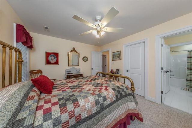 48 Turtle Point LN, Hartfield, VA 23071