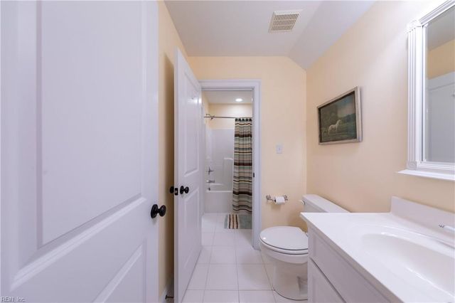 48 Turtle Point LN, Hartfield, VA 23071