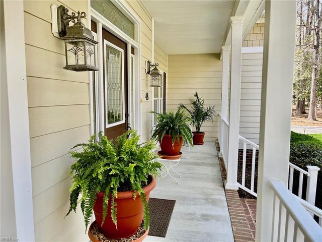 48 Turtle Point LN, Hartfield, VA 23071