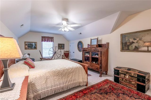 48 Turtle Point LN, Hartfield, VA 23071