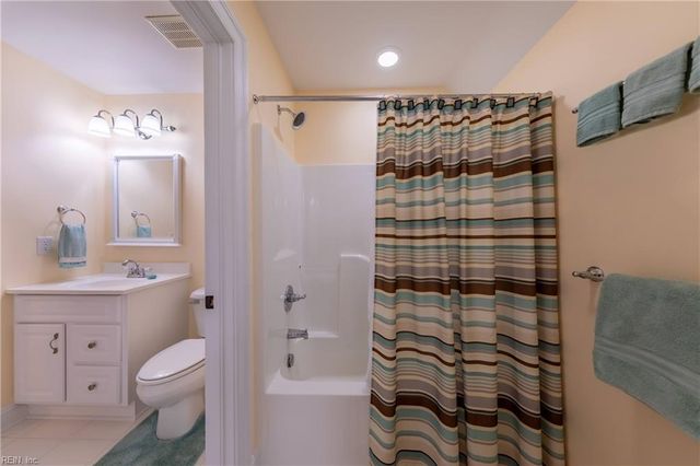 48 Turtle Point LN, Hartfield, VA 23071