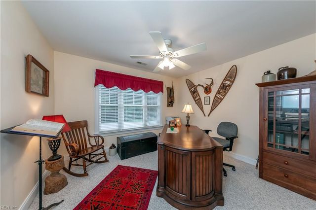 48 Turtle Point LN, Hartfield, VA 23071