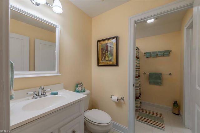 48 Turtle Point LN, Hartfield, VA 23071