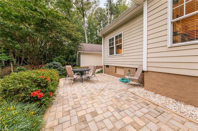 48 Turtle Point LN, Hartfield, VA 23071