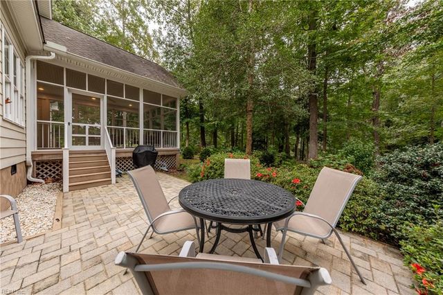 48 Turtle Point LN, Hartfield, VA 23071