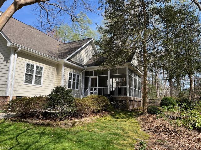 48 Turtle Point LN, Hartfield, VA 23071