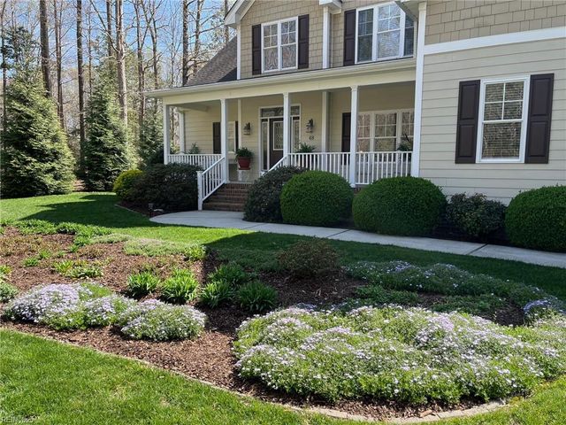 48 Turtle Point LN, Hartfield, VA 23071