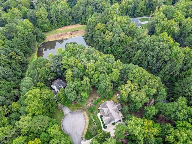 48 Turtle Point LN, Hartfield, VA 23071