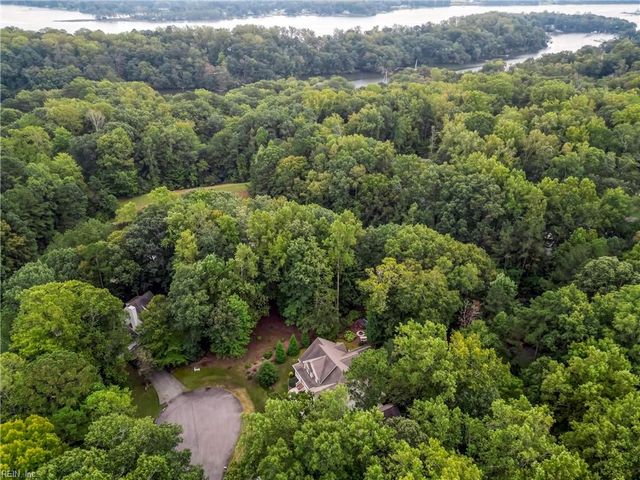 48 Turtle Point LN, Hartfield, VA 23071