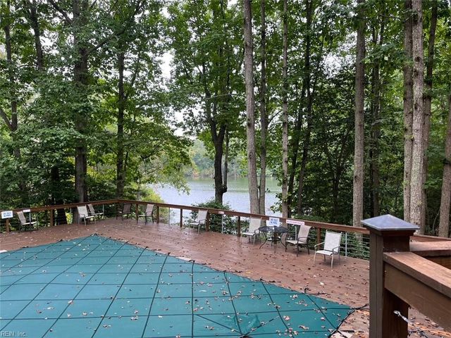 48 Turtle Point LN, Hartfield, VA 23071