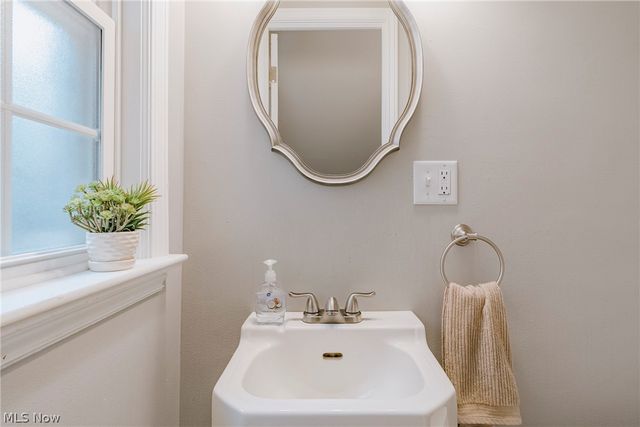 3710 Strandhill Road, Shaker Heights, OH 44122