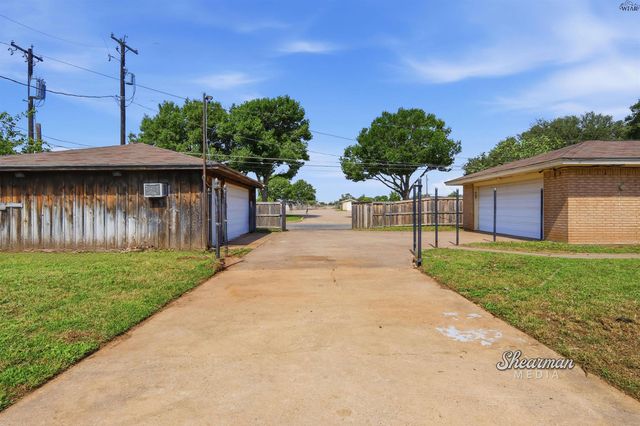 1200 AMHERST STREET, Burkburnett, TX 76354