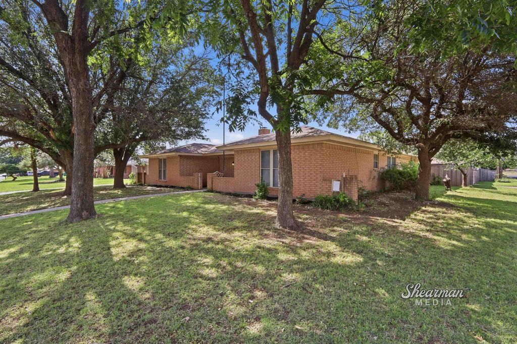 1200 AMHERST STREET, Burkburnett, TX 76354