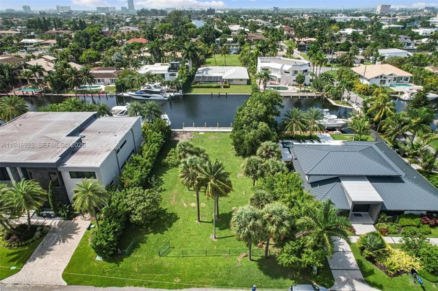 606 Palm Dr, Hallandale Beach, FL 33009