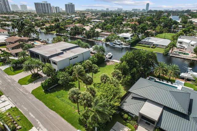 606 Palm Dr, Hallandale Beach, FL 33009