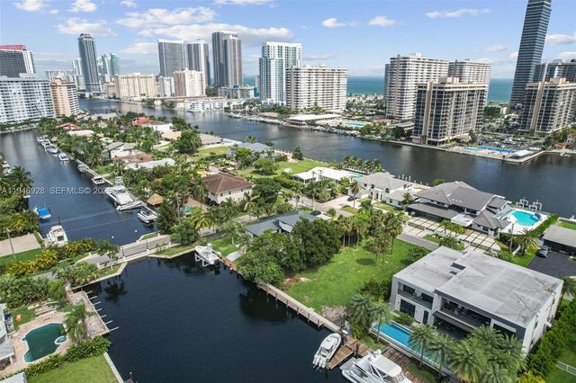 606 Palm Dr, Hallandale Beach, FL 33009