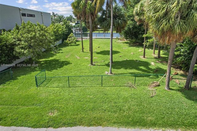 606 Palm Dr, Hallandale Beach, FL 33009