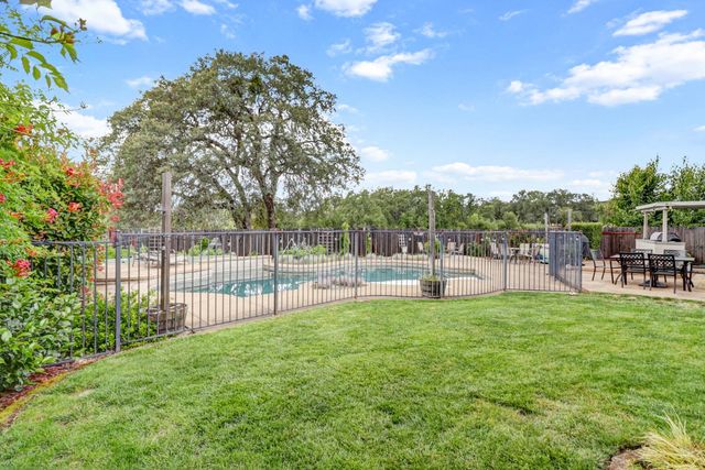3040 Braemer Dr, Shingle Springs, CA 95682