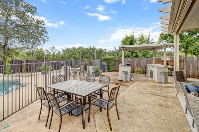 3040 Braemer Dr, Shingle Springs, CA 95682