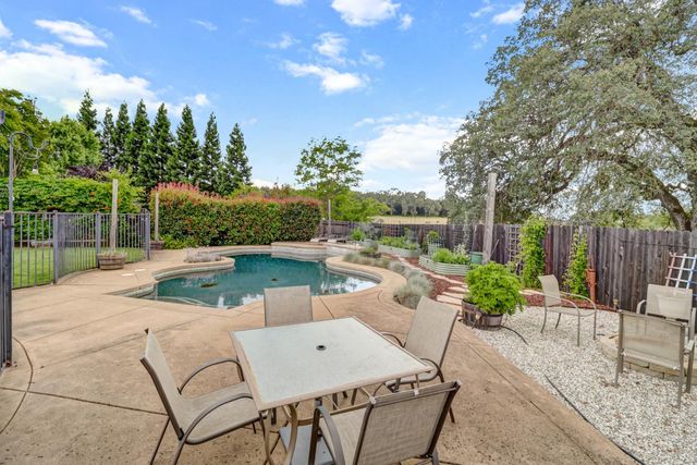3040 Braemer Dr, Shingle Springs, CA 95682