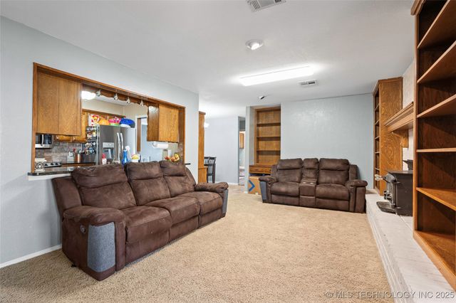 3133 Cardinal Drive, Ardmore, OK 73401