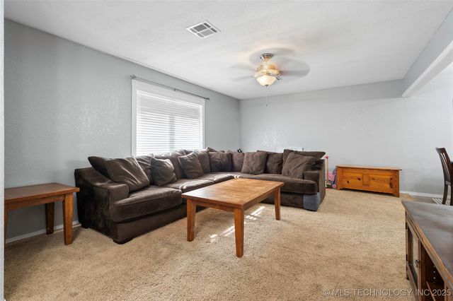 3133 Cardinal Drive, Ardmore, OK 73401