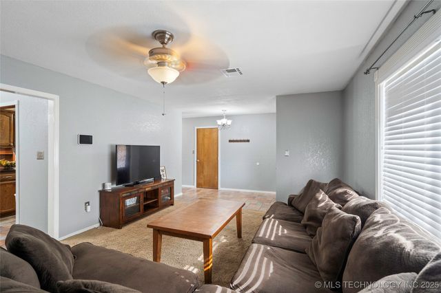 3133 Cardinal Drive, Ardmore, OK 73401