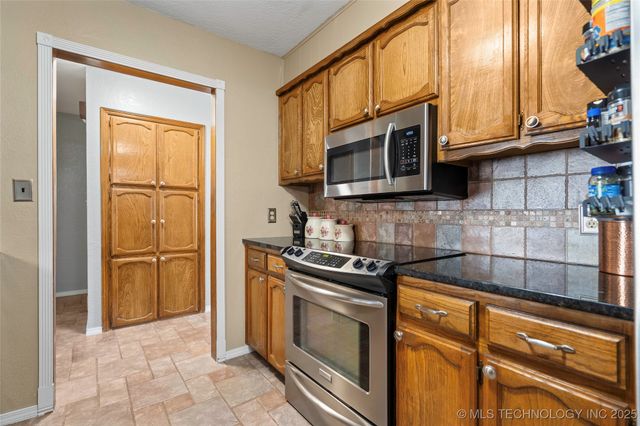 3133 Cardinal Drive, Ardmore, OK 73401