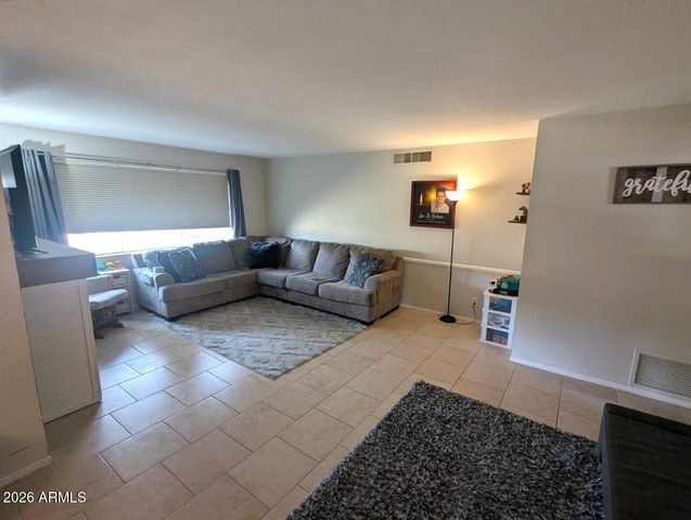 2240 W BERRIDGE Lane, Phoenix, AZ 85015