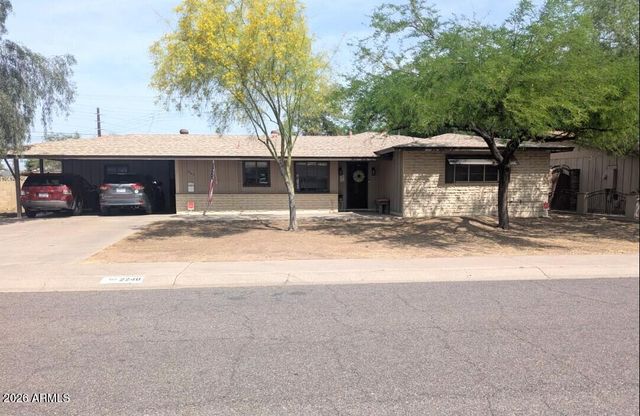 2240 W BERRIDGE Lane, Phoenix, AZ 85015