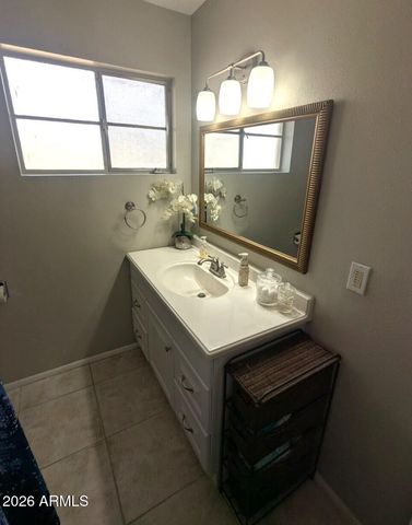 2240 W BERRIDGE Lane, Phoenix, AZ 85015