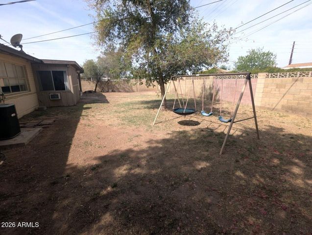 2240 W BERRIDGE Lane, Phoenix, AZ 85015