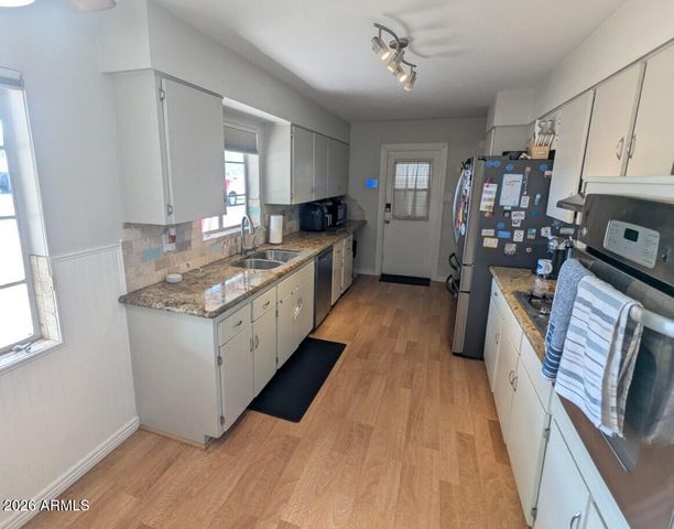 2240 W BERRIDGE Lane, Phoenix, AZ 85015