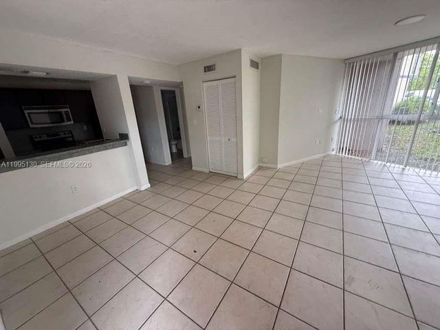 6995 NW 186th St E101, Hialeah, FL 33015