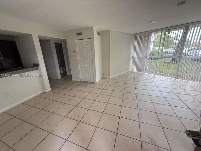 6995 NW 186th St E101, Hialeah, FL 33015
