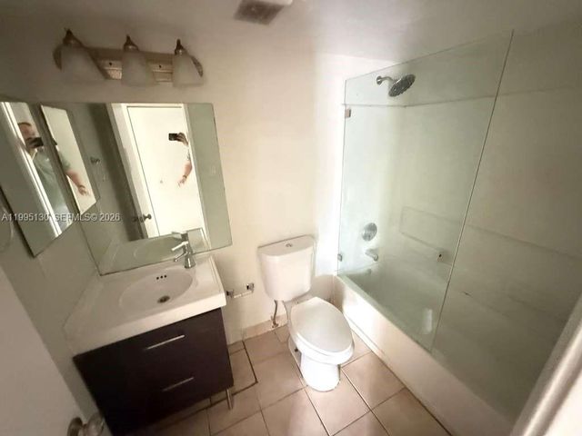 6995 NW 186th St E101, Hialeah, FL 33015