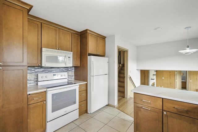 1004 Ridgewood Drive, Stoughton, WI 53589