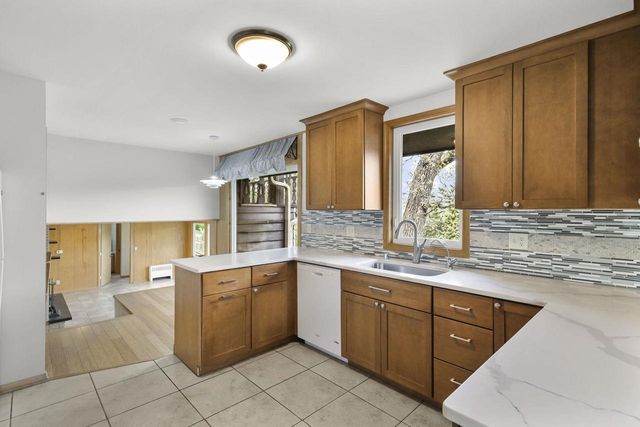 1004 Ridgewood Drive, Stoughton, WI 53589