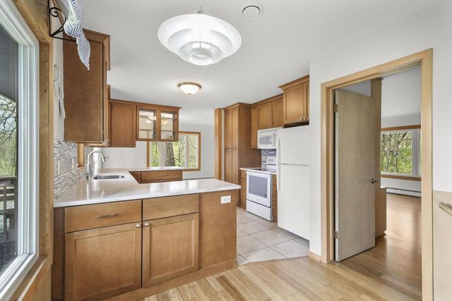 1004 Ridgewood Drive, Stoughton, WI 53589