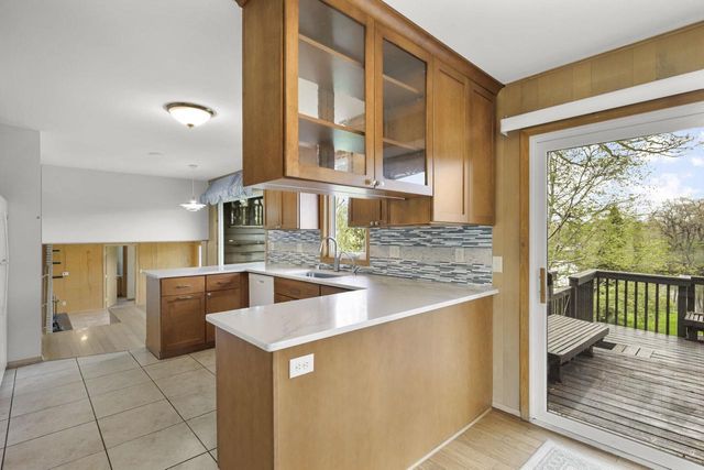 1004 Ridgewood Drive, Stoughton, WI 53589