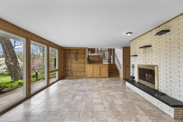 1004 Ridgewood Drive, Stoughton, WI 53589