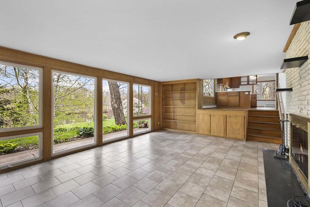 1004 Ridgewood Drive, Stoughton, WI 53589