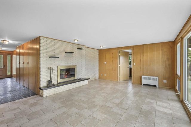 1004 Ridgewood Drive, Stoughton, WI 53589