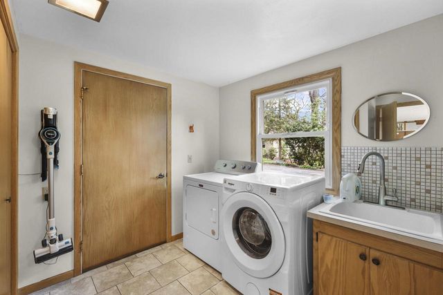 1004 Ridgewood Drive, Stoughton, WI 53589