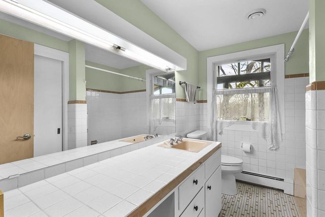 1004 Ridgewood Drive, Stoughton, WI 53589