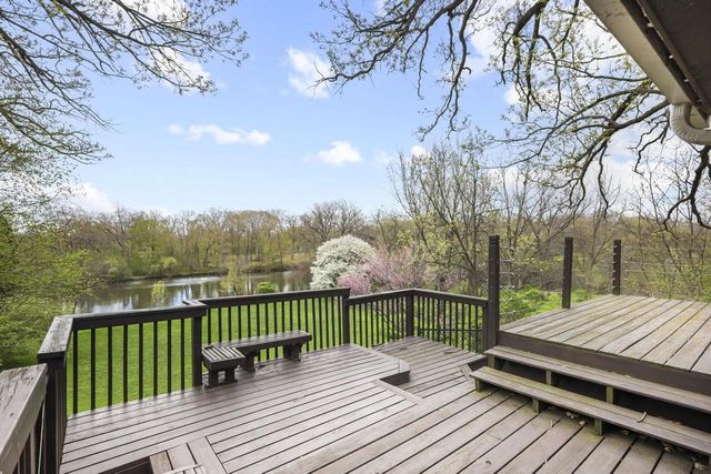 1004 Ridgewood Drive, Stoughton, WI 53589